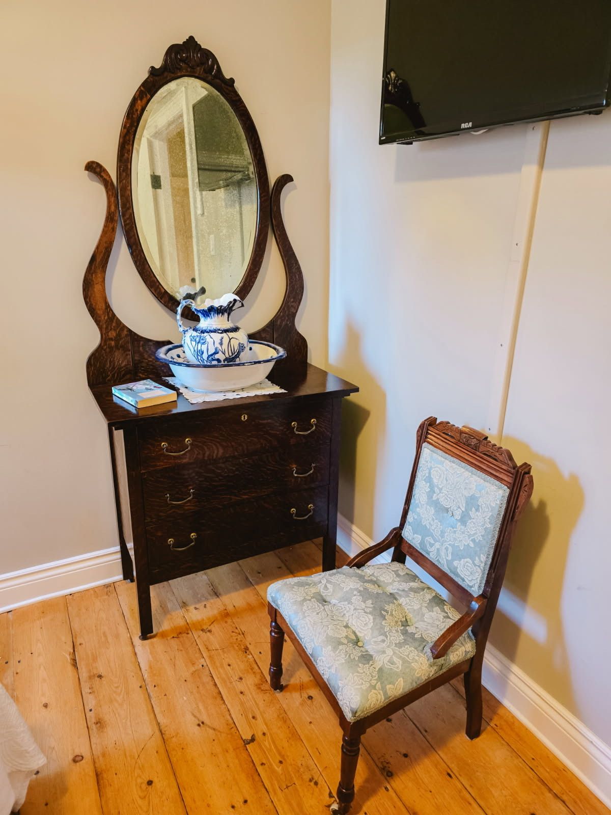 Blue Moon Room details